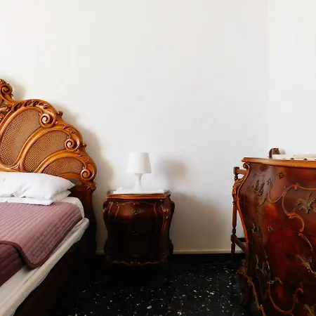Apartment Le Stanze Del Papa, *